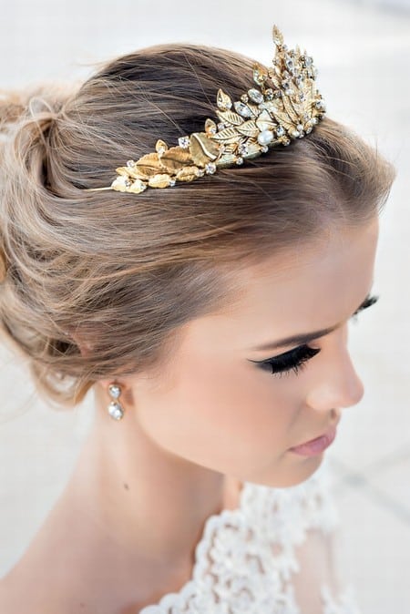 Couronne de mariée – 50 beaux modèles et comment utiliser l'accessoire !