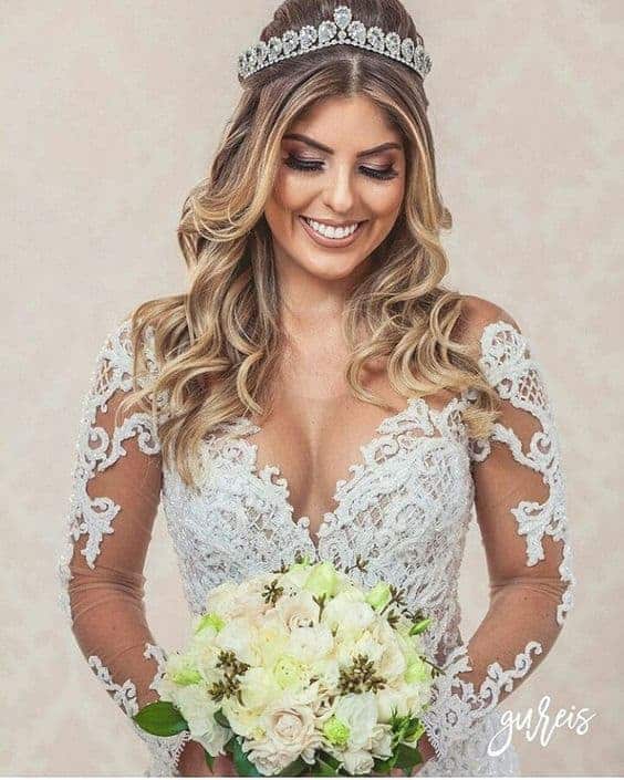 Couronne de mariée – 50 beaux modèles et comment utiliser l'accessoire !