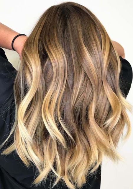 Cabello castaño con reflejos: ¡6 tonos y colores impresionantes!