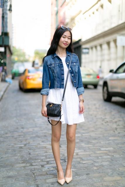 Gilet di jeans con vestito: oltre 20 look e consigli incredibili!