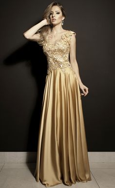 Robe de soirée dorée : comment choisir et porter ce look !