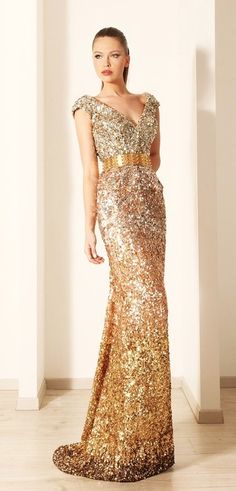 Robe de soirée dorée : comment choisir et porter ce look !