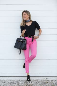 Look con pantaloni rosa: foto e consigli per l'outfit!
