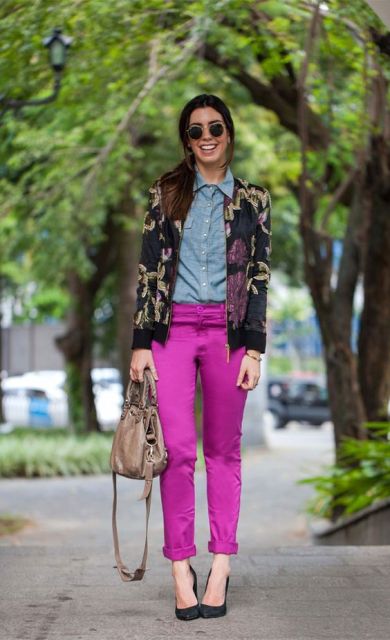 Look con pantaloni rosa: foto e consigli per l'outfit!