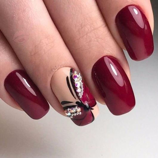 Ongles décorés de papillons – 37 références pour s'inspirer !