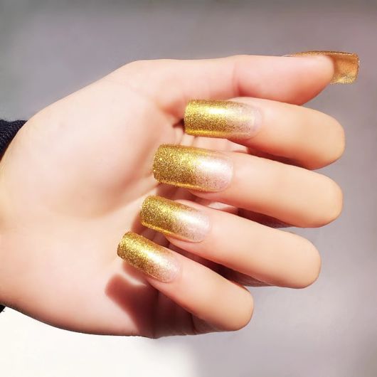 Francesinha Dourada – 25 Beautiful Nails To Rock Around!