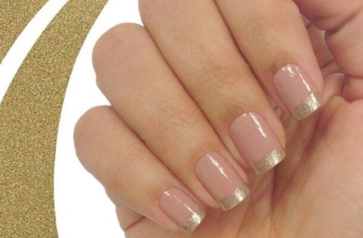 Francesinha Dourada – 25 Beautiful Nails To Rock Around!