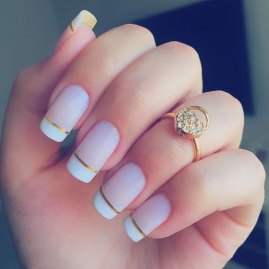 Francesinha Dourada – 25 Beautiful Nails To Rock Around!