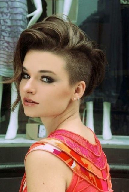Mohawk femenino: ¡50 increíbles ideas de peinados y cortes con consejos!