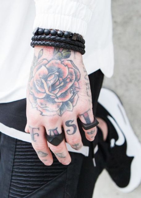 Tattoo on the male hand – 80 Awesome ideas and tips for tattooing!