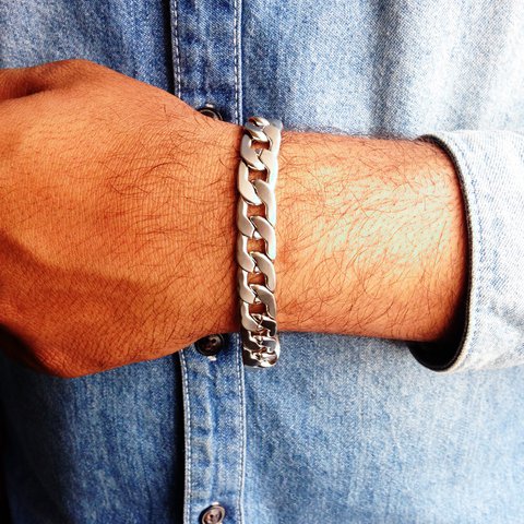 Bracelet argent homme - 70 modèles stylés pour s'inspirer !