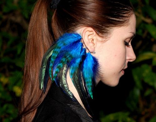 Boucles d'oreilles en plumes : Significations, divers conseils et plus de 40 modèles