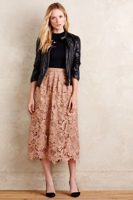 Lace Skirt – 48 Gorgeous Looks & Unreleased Tips on How to Wear It!