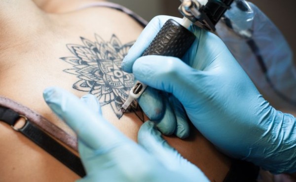 Inflamed Tattoo – What To Do | Causes | How to avoid