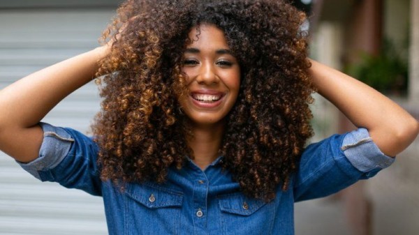 Curly Hair – How to Take Care + 54 Inspirations for Cuts and Colors!