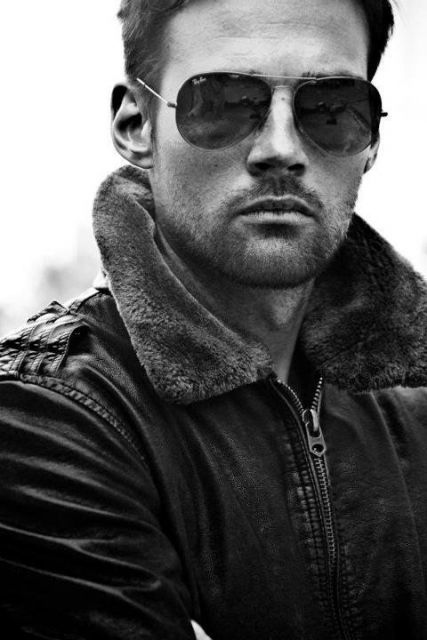 Men's Aviator Sunglasses: Who Matches & 25 Sensational Models!