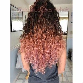 Cheveux bouclés colorés - Inspirez-vous avec 37 coiffures fabuleuses !