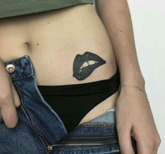 Tatuaje en la ingle: ¡las 74 inspiraciones más femeninas y sensuales!