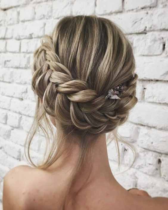 Built-in Braids – 76 Divine Inspirations & How to Do It Yourself!