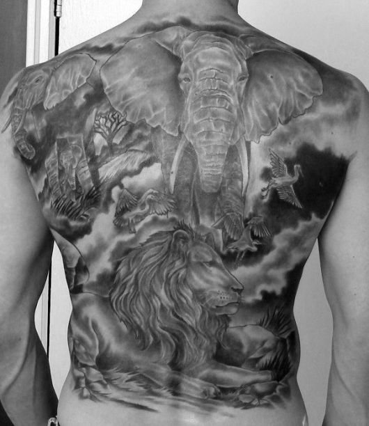 Tatouage du dos masculin – 90 idées géniales pour s'inspirer !