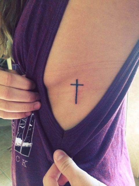 Tatuaje de cruz / crucifijo: ¡100 ideas increíbles para inspirarse!