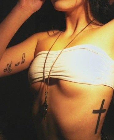 Tatuaje de cruz / crucifijo: ¡100 ideas increíbles para inspirarse!