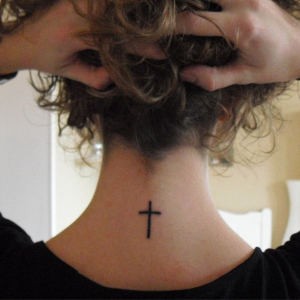 Tatouage Croix / Crucifix – 100 idées étonnantes pour s'inspirer !