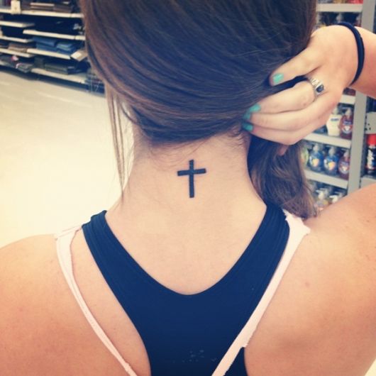 Tatouage Croix / Crucifix – 100 idées étonnantes pour s'inspirer !