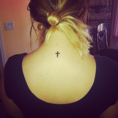 Tatouage Croix / Crucifix – 100 idées étonnantes pour s'inspirer !