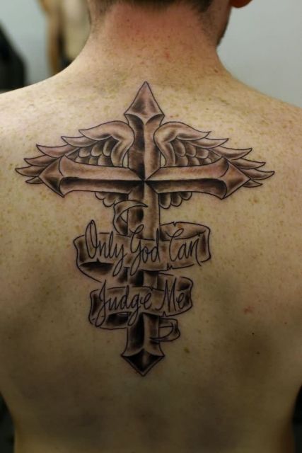 Tatouage Croix / Crucifix – 100 idées étonnantes pour s'inspirer !