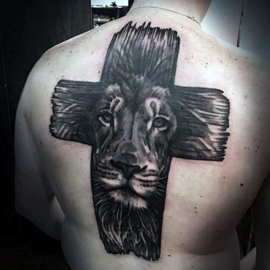 Tatouage Croix / Crucifix – 100 idées étonnantes pour s'inspirer !