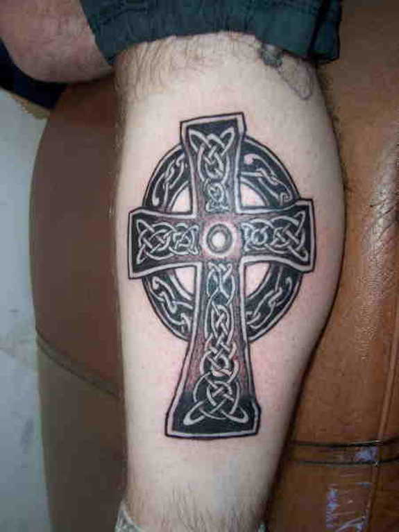 Tatouage Croix / Crucifix – 100 idées étonnantes pour s'inspirer !