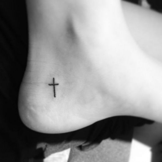 Tatouage Croix / Crucifix – 100 idées étonnantes pour s'inspirer !