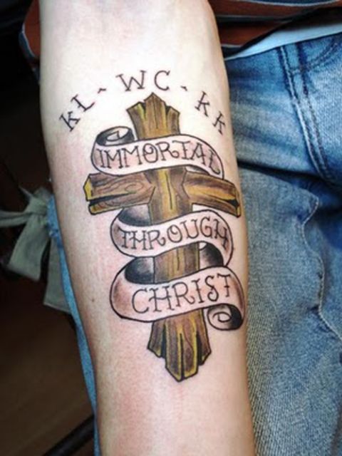 Tatouage Croix / Crucifix – 100 idées étonnantes pour s'inspirer !