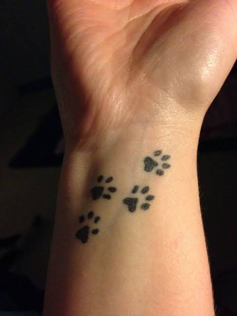 Tatuaggio zampa di cane – 50 tatuaggi carini e super creativi!