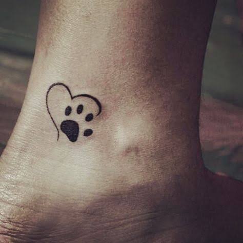 Tatouage de patte de chien – 50 tatouages ​​mignons et super créatifs !