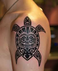 Tatouage maori - 100 idées étonnantes, nouveaux conseils et significations !