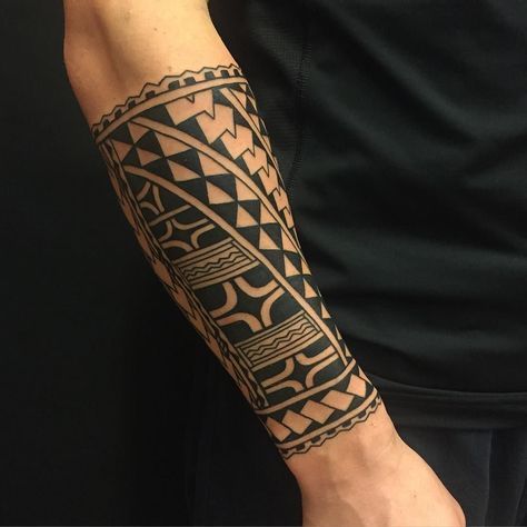 Tatouage maori - 100 idées étonnantes, nouveaux conseils et significations !