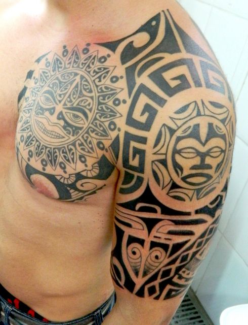 Tatouage maori - 100 idées étonnantes, nouveaux conseils et significations !