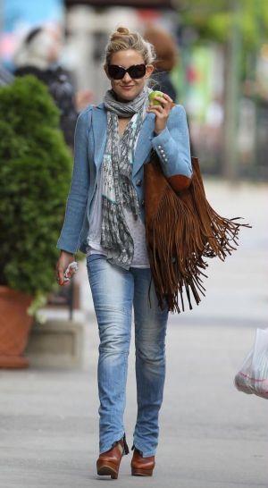 How to Use a Fringe Bag – 55 Models, Inspirations & Looks Tips!