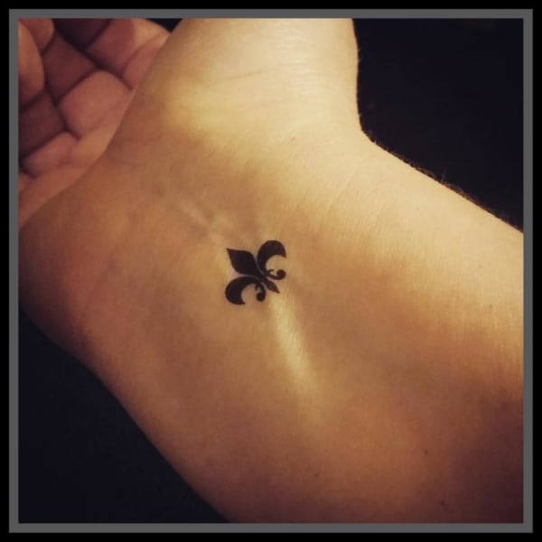 Flor de Lis Tattoo – Les 41 tatouages ​​les plus incroyables et passionnés !