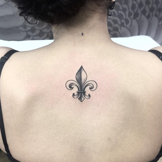 Flor de Lis Tattoo – ¡Los 41 tatuajes más increíbles y apasionantes!