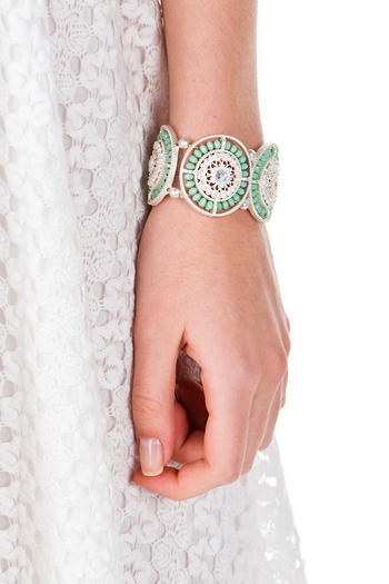 Bracelets pour femmes : 52 jolies idées avec des conseils pour les porter !