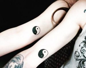 Tatuaggio Yin Yang: significato + 20 incredibili ispirazioni!