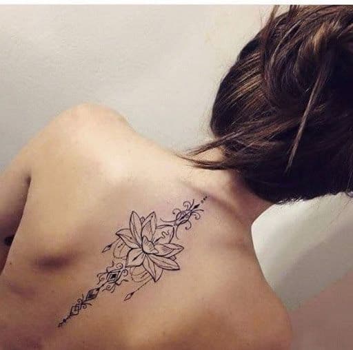 Tatouage sur la COLONNE ➞ Ça fait mal ? + 60 tatouages ​​fascinants !【2022】