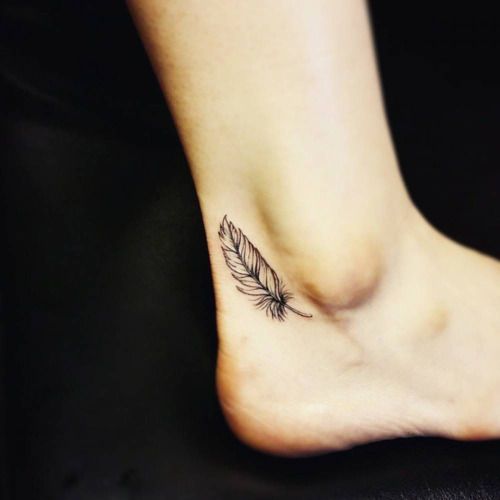 Tatuaggio gamba femminile: consigli, cura e 52 bellissime ispirazioni!
