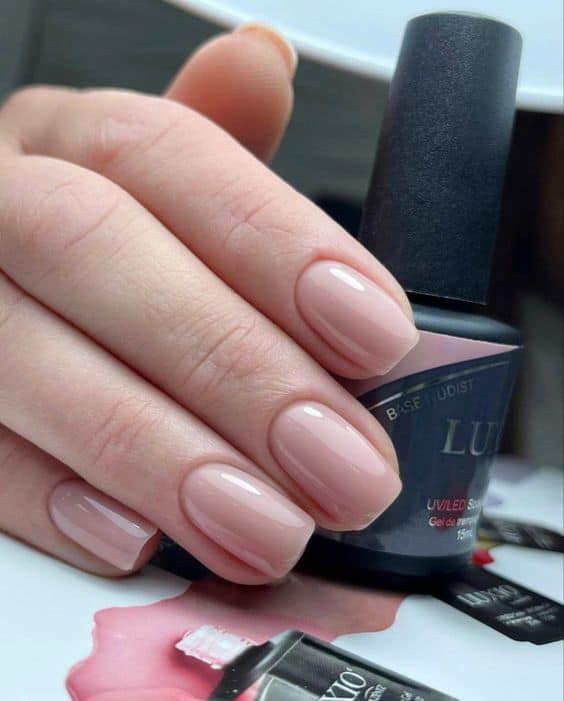 Vernis à ongles transparent : +5 conseils incroyables sur les marques, les couleurs et les teintes !