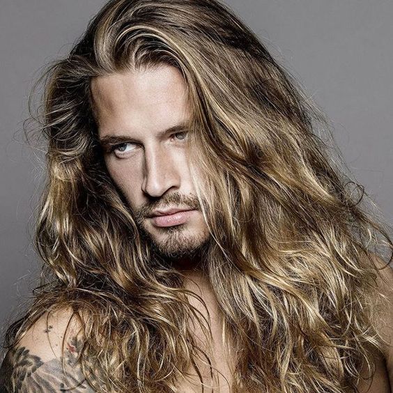 Wavy hair for men: 61 haircut and care inspirations!