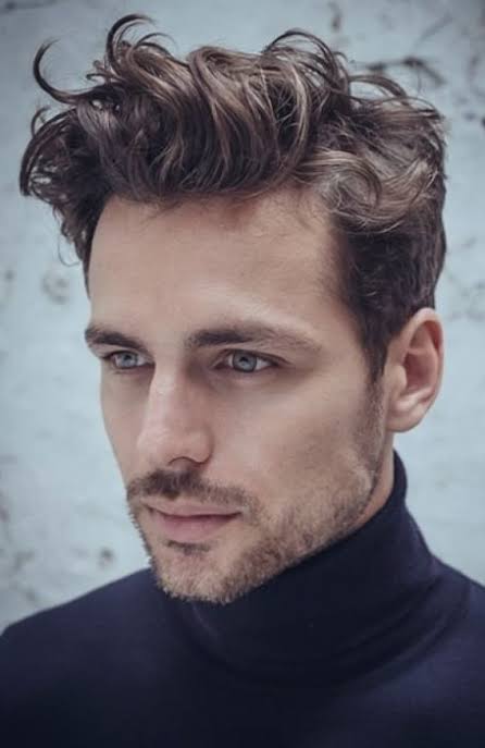 Cabello ondulado para hombres: ¡61 inspiraciones de cortes y cuidado!