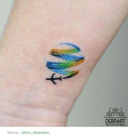 Tatuaje de avión: significado + 30 ideas geniales para inspirarte.